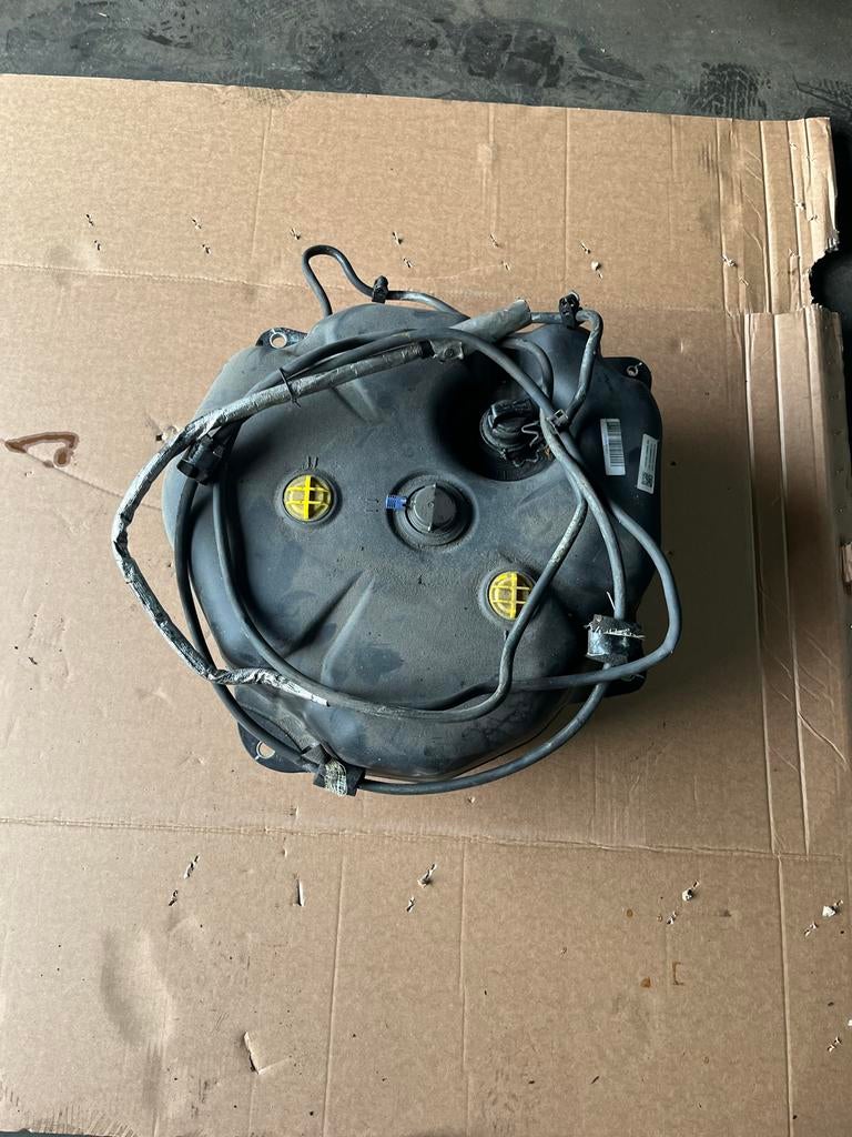 AdBlue tank A 2124700200, Auto-onderdelen, Brandstofsystemen, Mercedes-Benz, Gebruikt, Ophalen of Verzenden