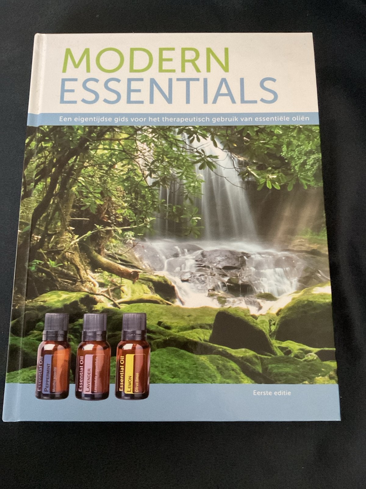 Modern Essentials: Therapeutische Oliën Gids, Boeken, Ophalen of Verzenden, Zo goed als nieuw, Kruiden en Alternatief