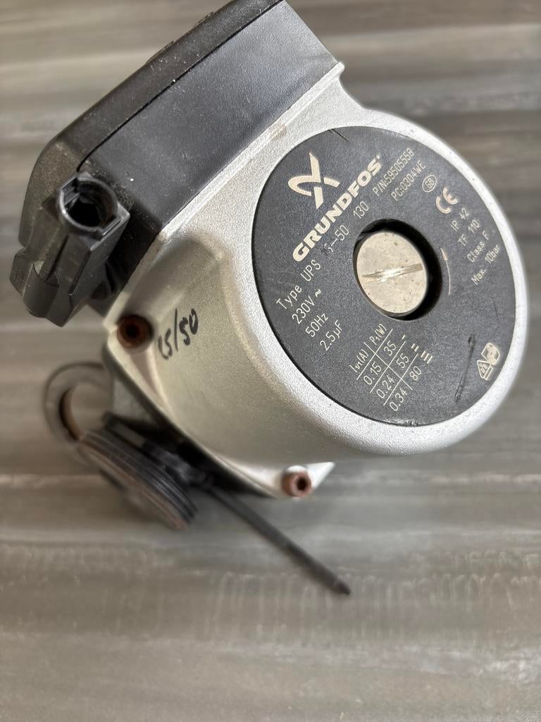 Grundfos UPS 25-50 130 CV ketel pomp, Doe-het-zelf en Verbouw, Verwarming en Radiatoren, Gebruikt, Minder dan 30 cm, Overige typen