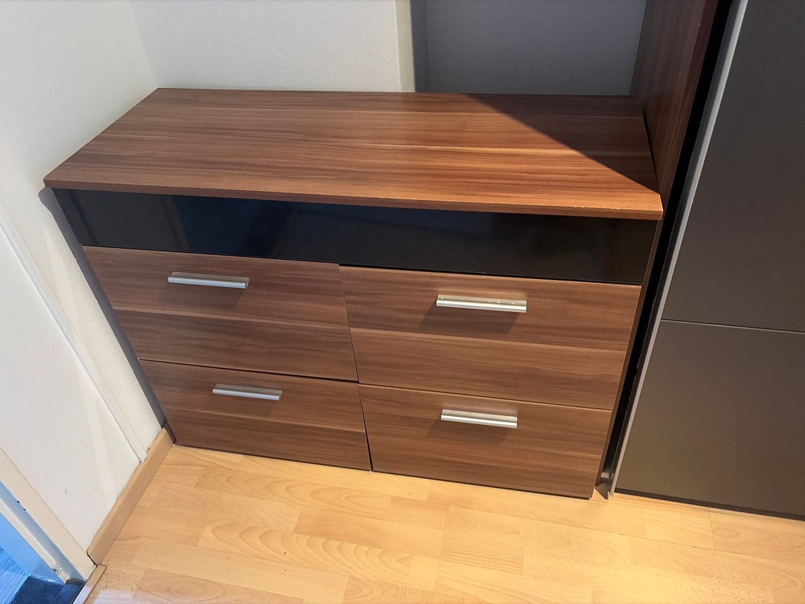 Commode met 4 laden en 2 deuren - Bruin/Zwart, Ophalen, Gebruikt, 100 tot 150 cm, 3 of 4 laden