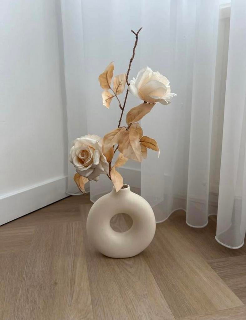 Moderne donut vaas - Crème wit, Huis en Inrichting, Woonaccessoires | Vazen, Ophalen, Overige kleuren, Aardewerk of Porselein