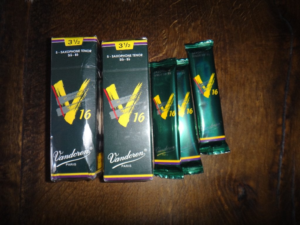 T.K. 13 stuks tenor saxofoon rietjes maat 3,5.  nu €30, Muziek en Instrumenten, Blaasinstrumenten | Saxofoons, Ophalen of Verzenden