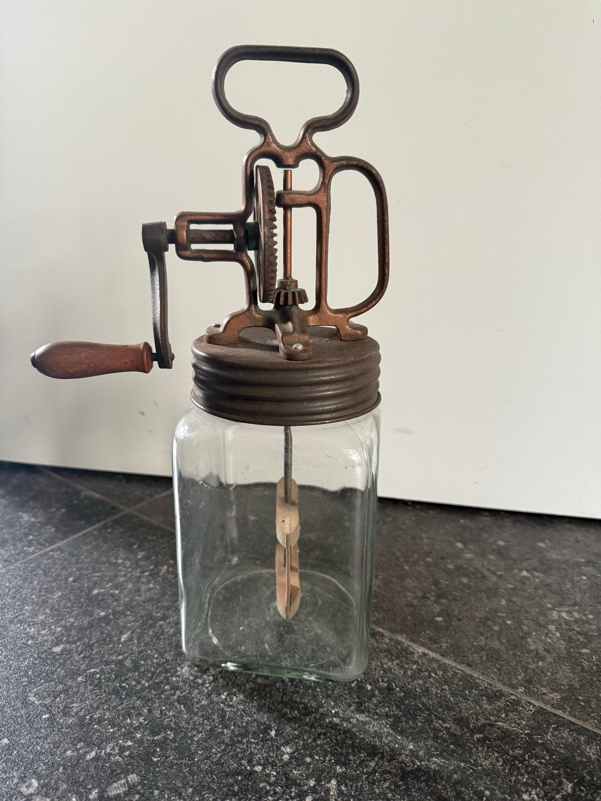 Antieke boterkarn / boterpot met slinger, Verzenden