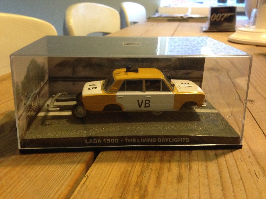 Schaalmodel ‘Lada 1500’, The Living Daylights 007 - 1:43, Hobby en Vrije tijd, Ophalen of Verzenden, Zo goed als nieuw, Auto, Overige merken