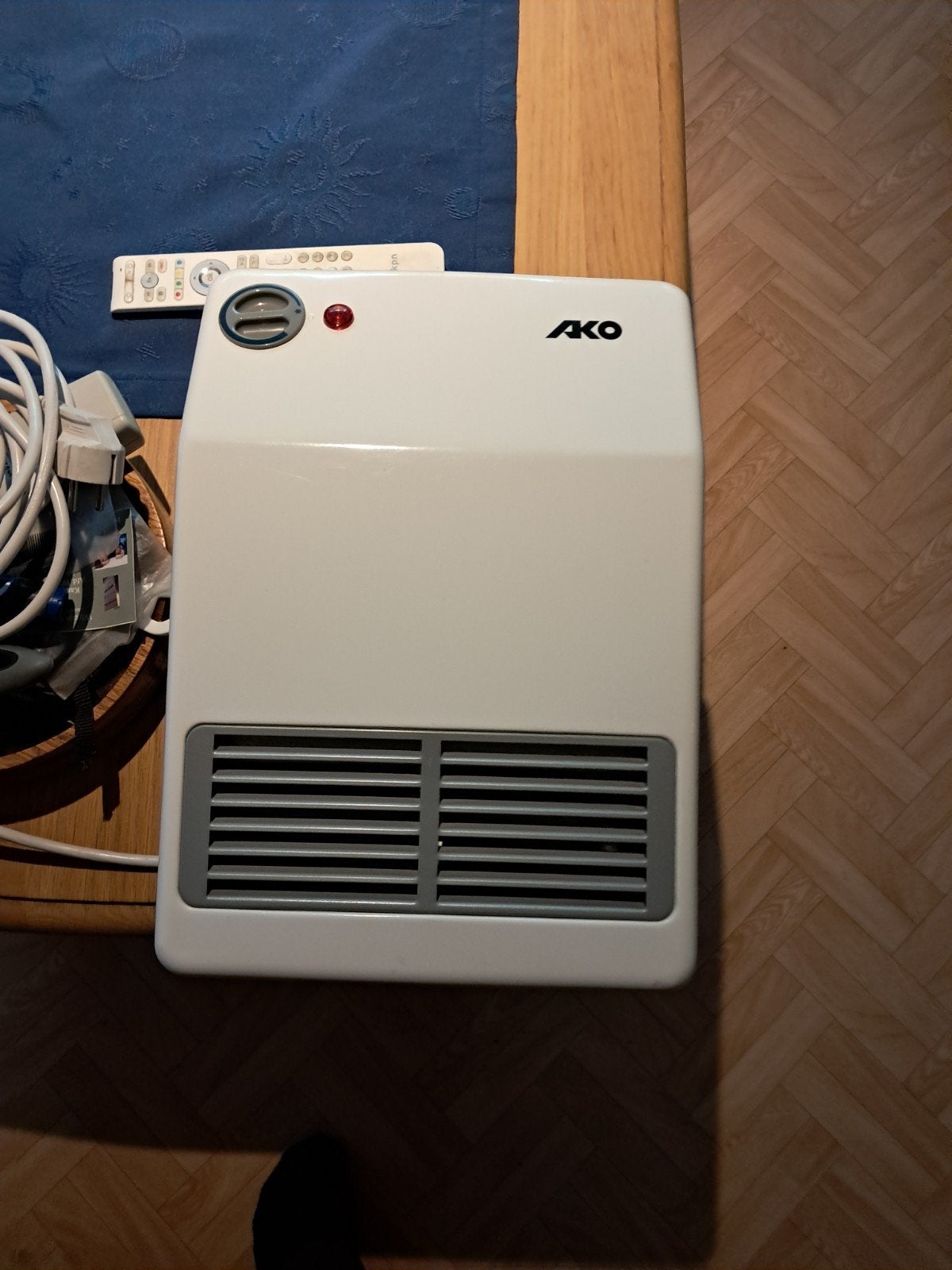 AKO H 260/1 elektrische badkamer - 2000W, Ophalen, Gebruikt