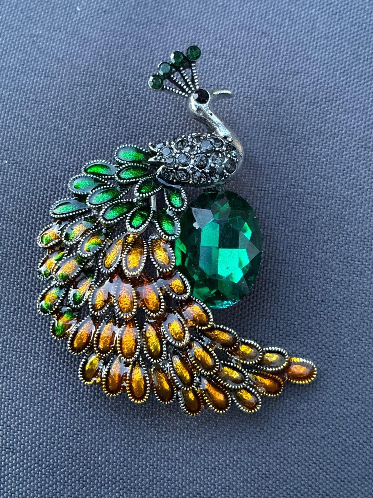Prachtige Pauw Broche met Groene en Amberkleurige Kristallen, Sieraden, Tassen en Uiterlijk, Broches, Overige materialen, 4 tot 7 cm