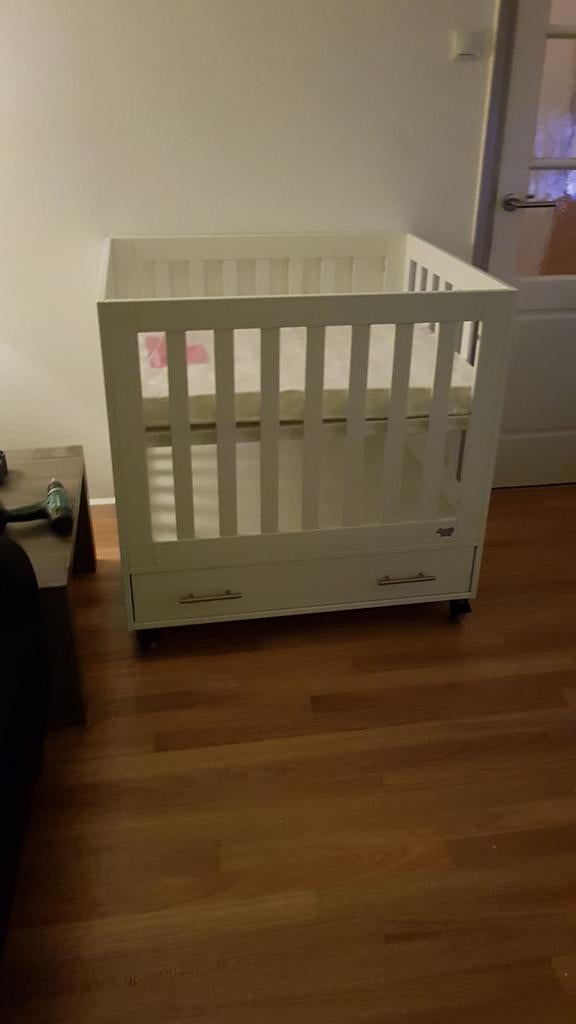 Witte baby box met lade, Kinderen en Baby's, Boxen, Ophalen, Gebruikt, Vierkant, Wieltjes