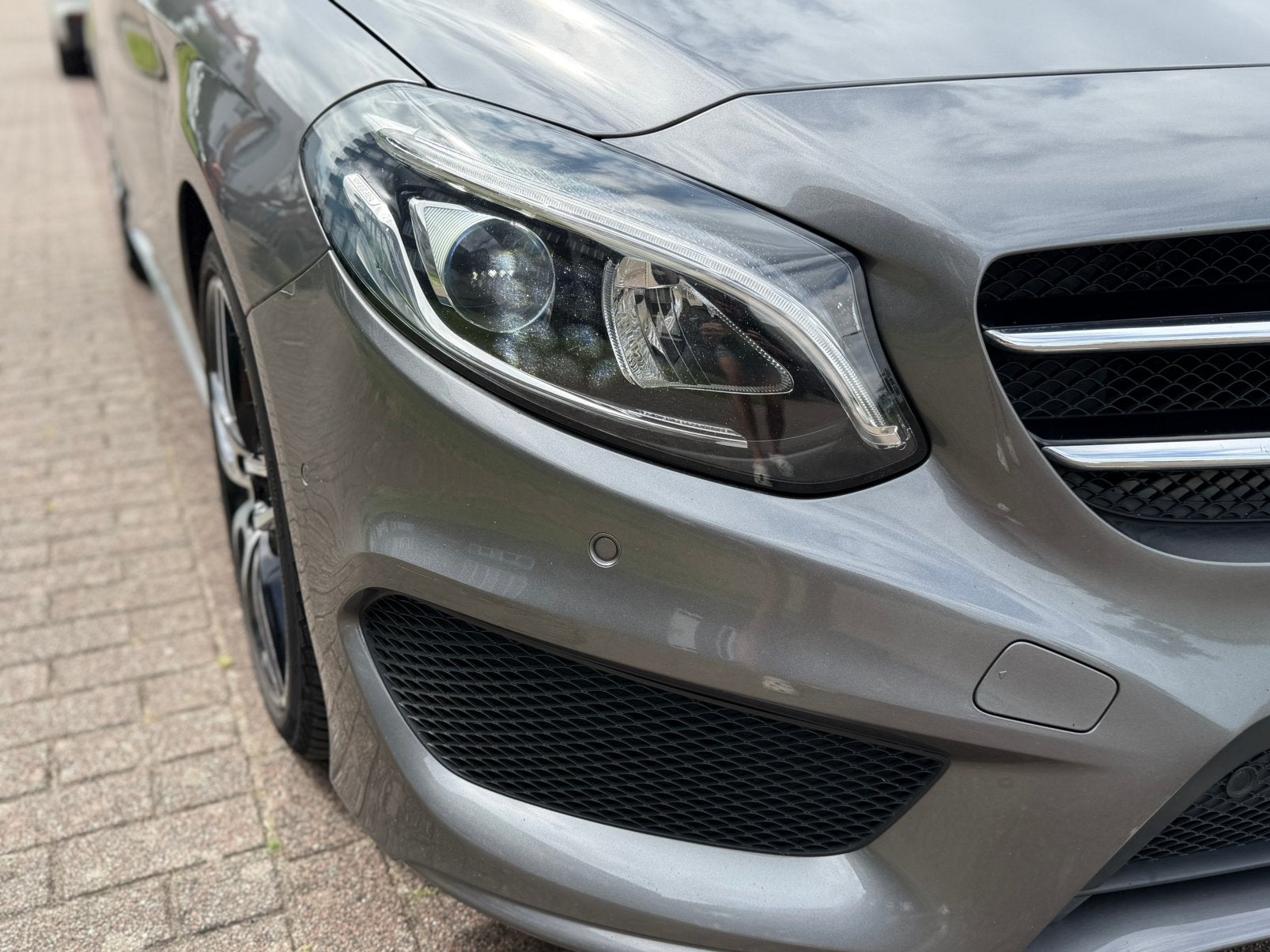 Mercedes-Benz B180 AMG Night Edition + Pano|Navi|LED|Sfeerve, 1325 kg, Zwart, 4 cilinders, USB