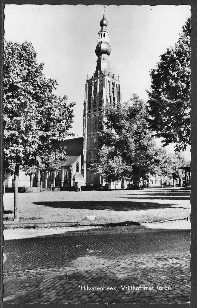 344 Hilvarenbeek. Vrijhof met Toren, Ophalen of Verzenden, Voor 1920, Ongelopen, Noord-Brabant