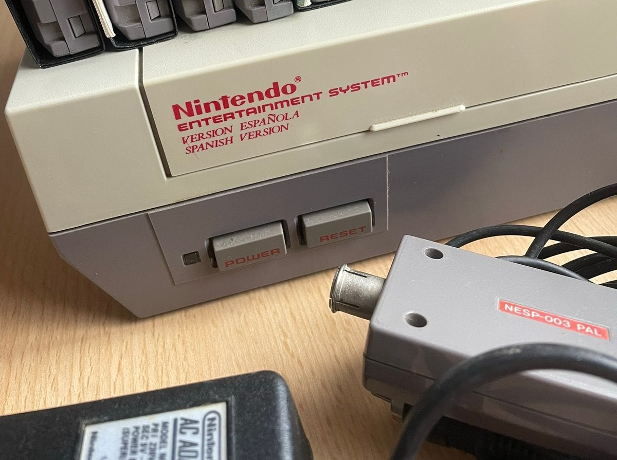 Nintendo NES Spaanse versie | Console + controller, Ophalen of Verzenden, Niet werkend, Met 1 controller