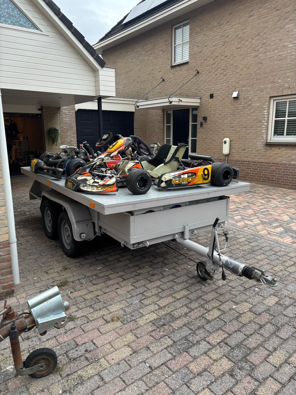 aanhanger voor 2 karts met opbergruimte, Ophalen, Zo goed als nieuw