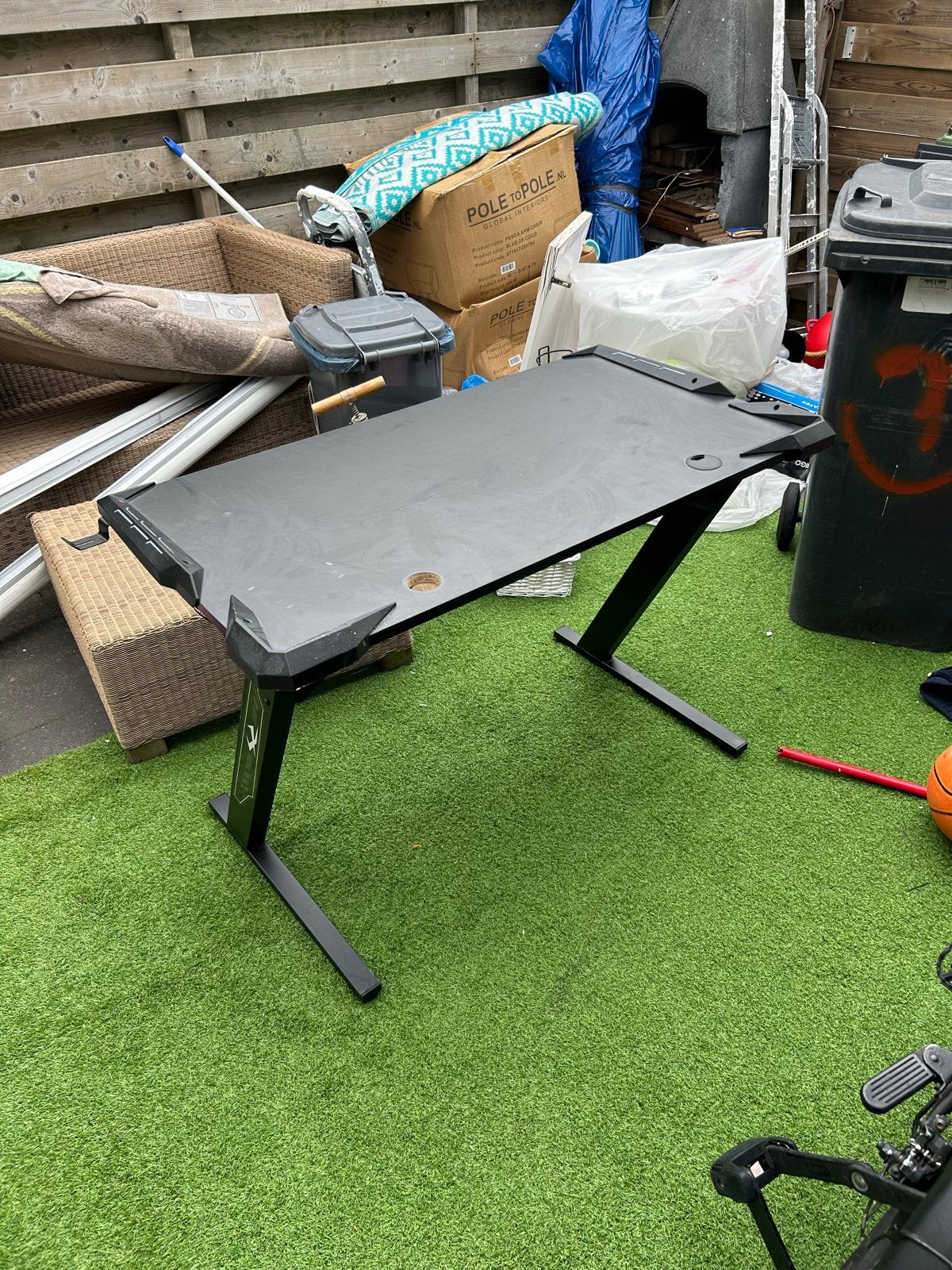 Gaming bureau 110x60 cm - Gebruikt maar in goede staat, Huis en Inrichting, Ophalen, Gebruikt, Gamingbureau
