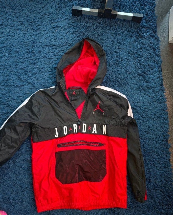 Jordan jas 10-12 jaar - Ideaal voor regenachtig weer, Ophalen of Verzenden, Zo goed als nieuw, Jordan, Jongen