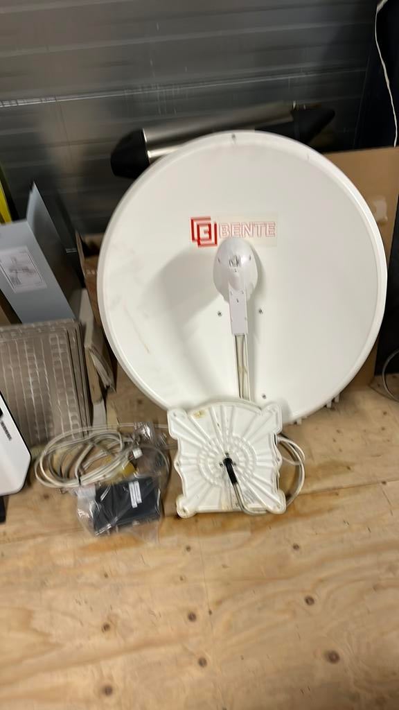 Schotelantenne voor camper/caravan, Ophalen of Verzenden, Gebruikt, Overige merken