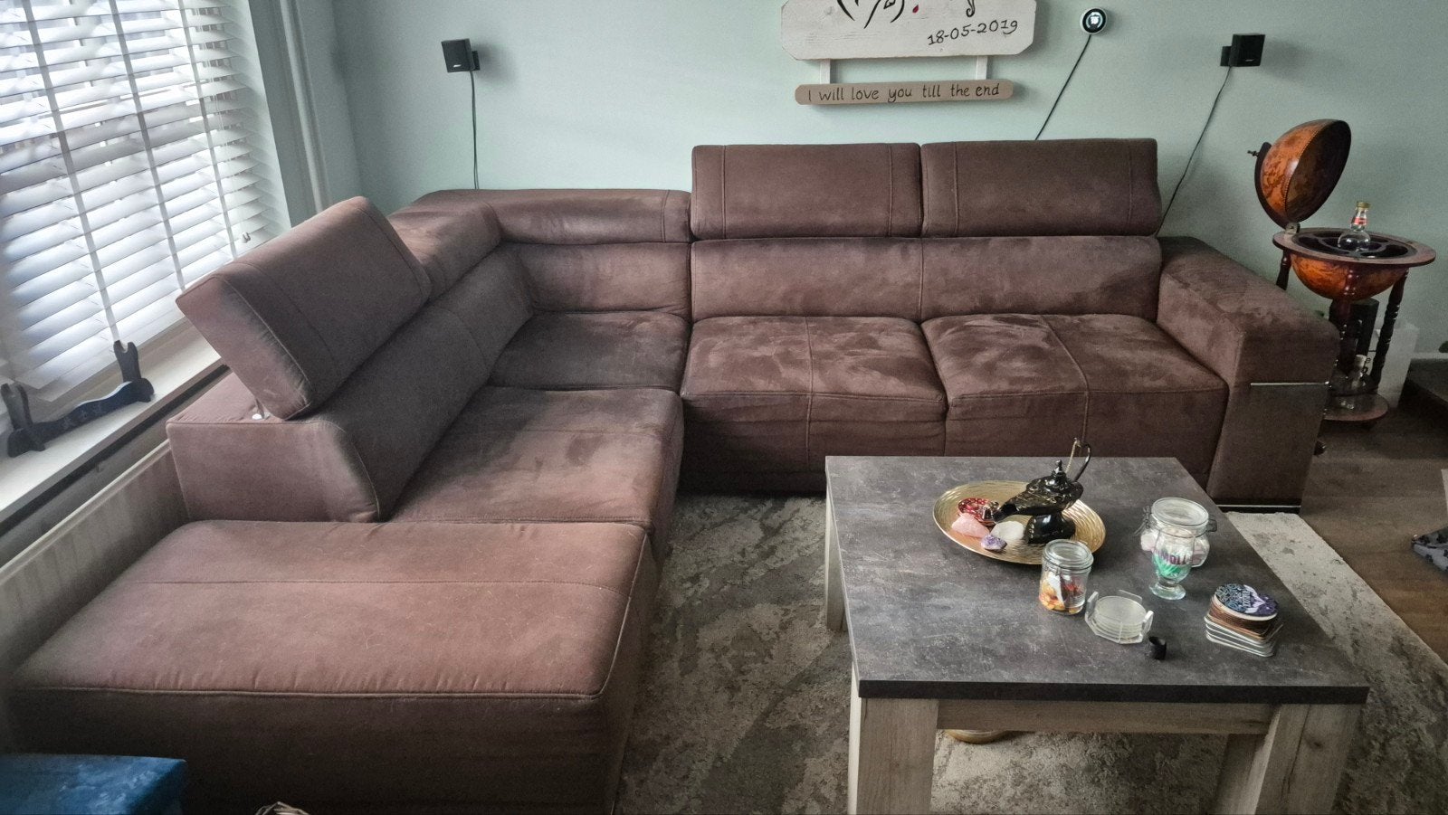 Comfortabele bruine hoekbank met verstelbare hoofdsteunen, Huis en Inrichting, Ophalen, Gebruikt, 300 cm of meer, Vierpersoons of meer