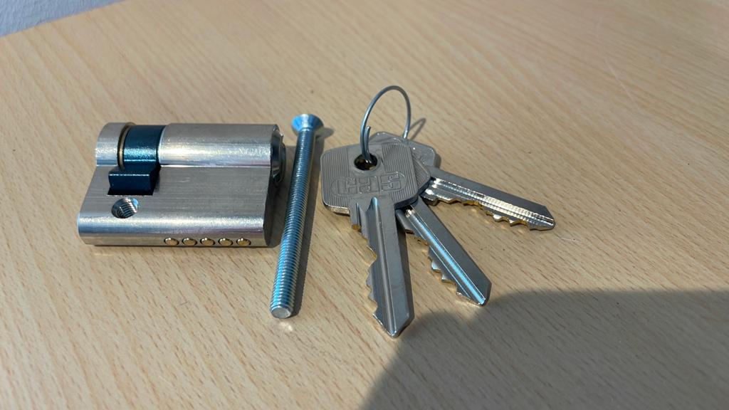 7 stuks Halve profiel cilinders verschillend sluitend, Doe-het-zelf en Verbouw, Hang- en Sluitwerk, Ophalen of Verzenden, Zo goed als nieuw