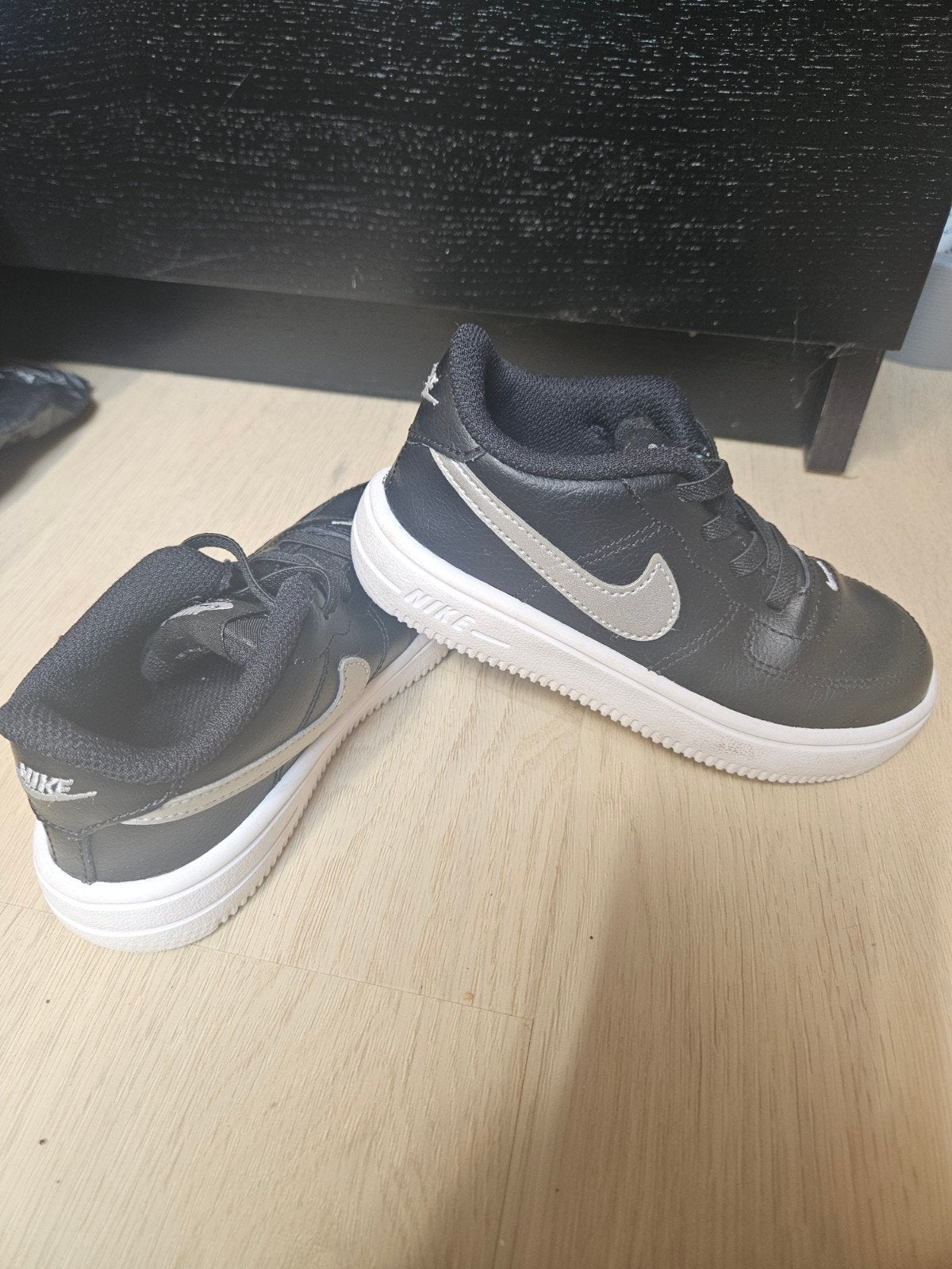 Nike sportschoenen voor kinderen maat 26 - Zwart/Wit, Ophalen of Verzenden, Zo goed als nieuw, Nike, Jongen of Meisje
