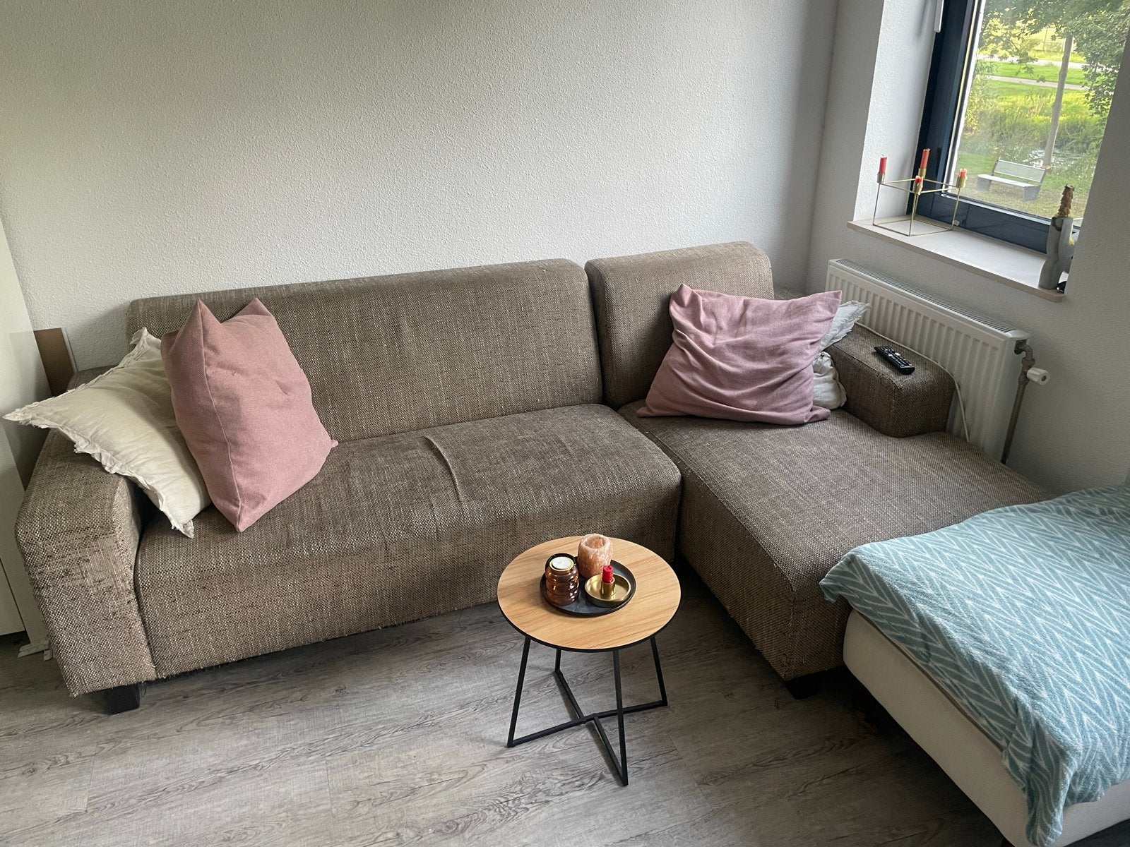 Gratis afhalen - Comfortabele hoekbank beige 240cm breed, Huis en Inrichting, Banken | Bankstellen, 250 tot 300 cm, Gebruikt, 125 tot 150 cm