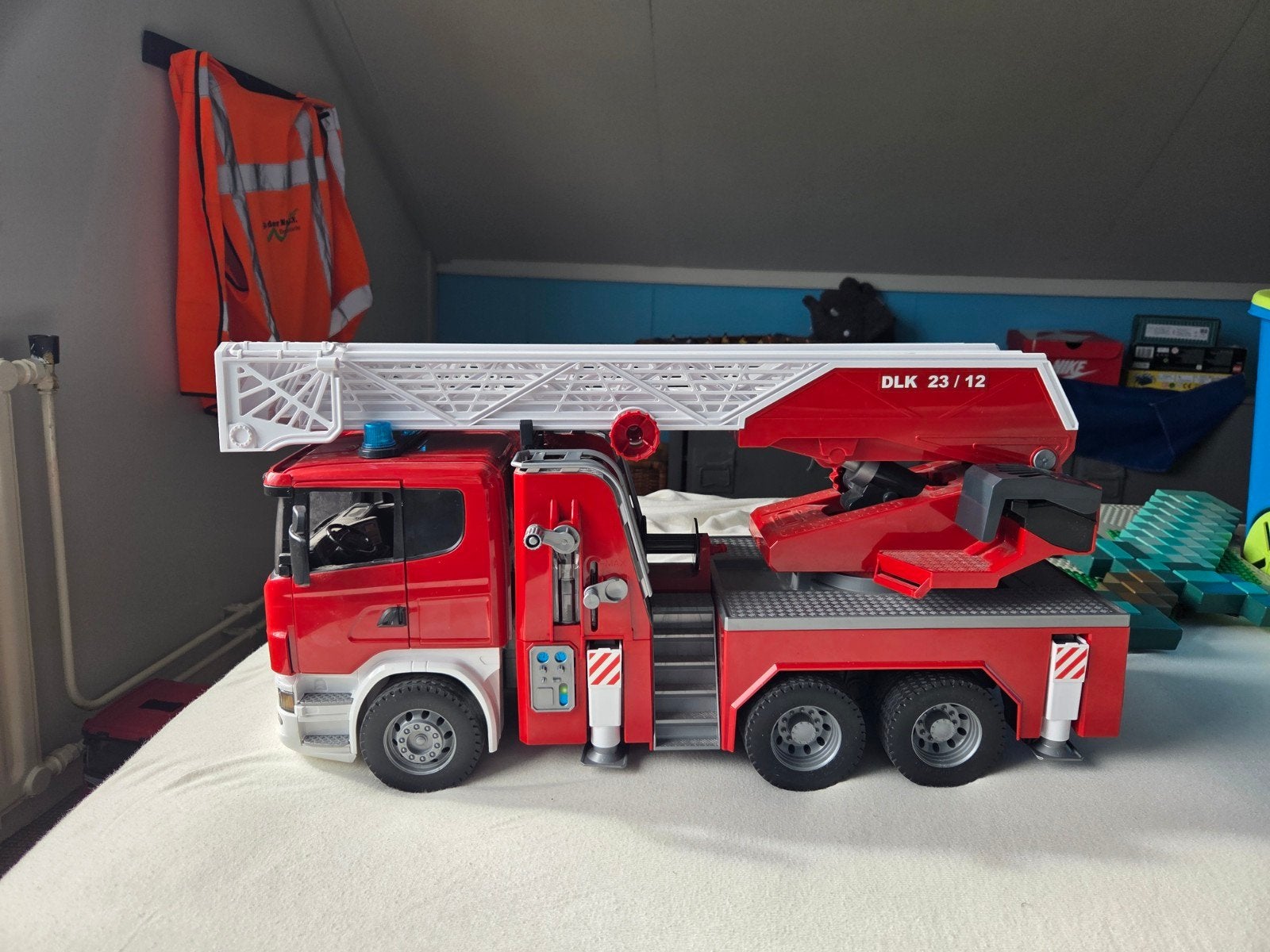 Bruder Scania Brandweerauto met Uitschuifbare Ladder, Ophalen
