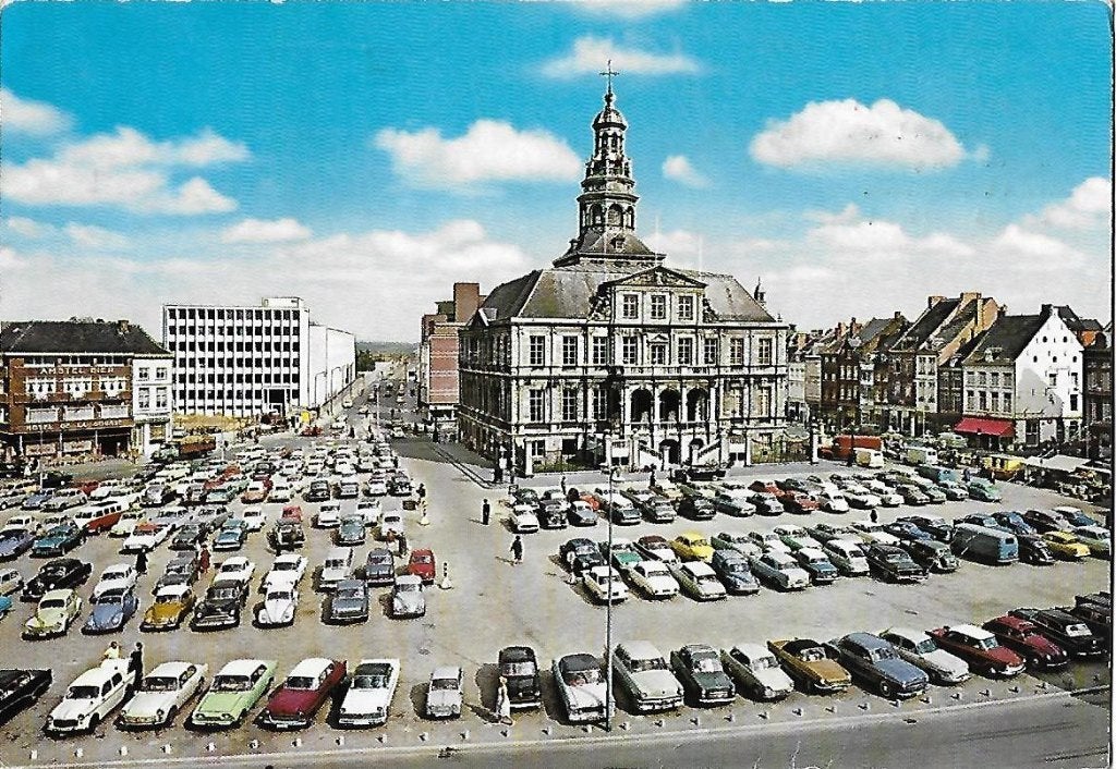 Maastricht Markt met Stadhuis Gelopen Ansichtkaart ( 8773 ), Ophalen of Verzenden, 1980 tot heden, Gelopen, Limburg