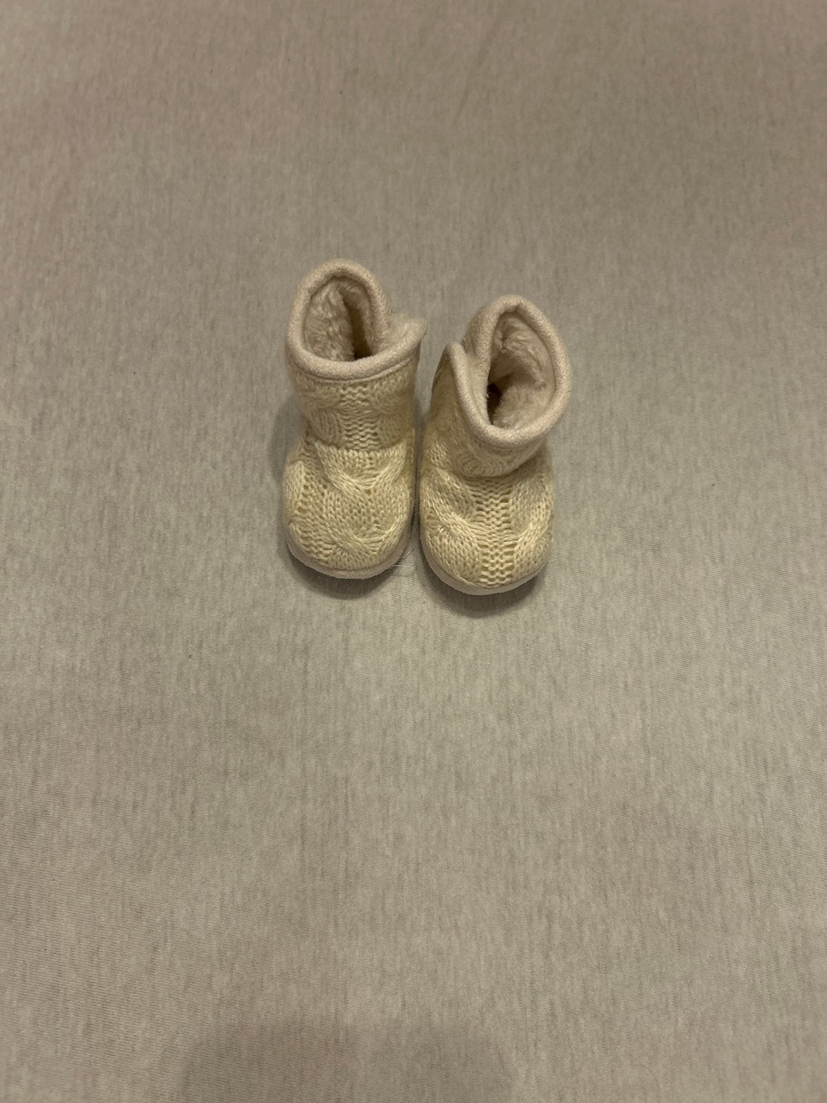 Comfortabele gebreide slofjes voor baby's, Kinderen en Baby's, Babykleding | Schoentjes en Sokjes, Ophalen of Verzenden, Zo goed als nieuw