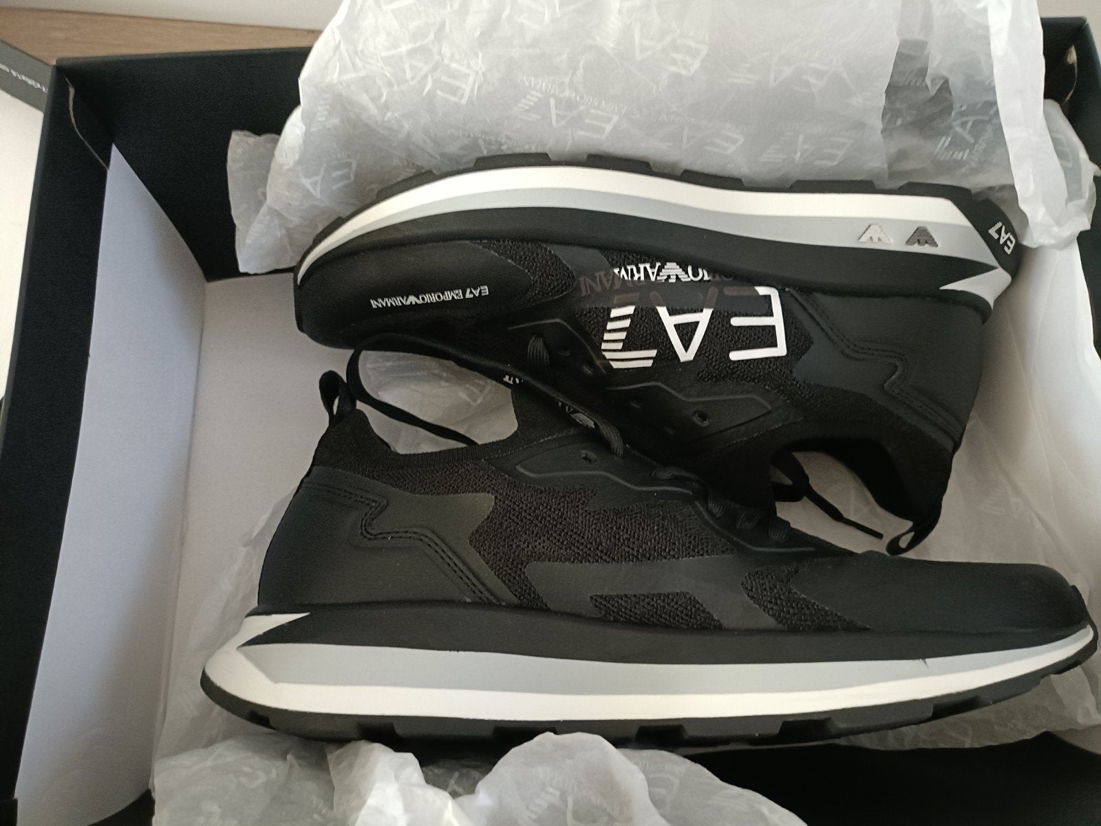 EA7 Emporio Armani Sneakers Zwart (Maat 43 1/3), Emporio Armani, Zwart, Nieuw, Ophalen of Verzenden
