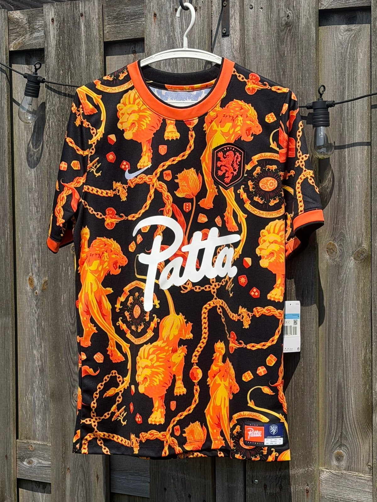 [Officieel] [Maat M] Patta x Nike KNVB Pre-Match Shirt, Nieuw, Ophalen of Verzenden, Voetbal, Meerkleurig