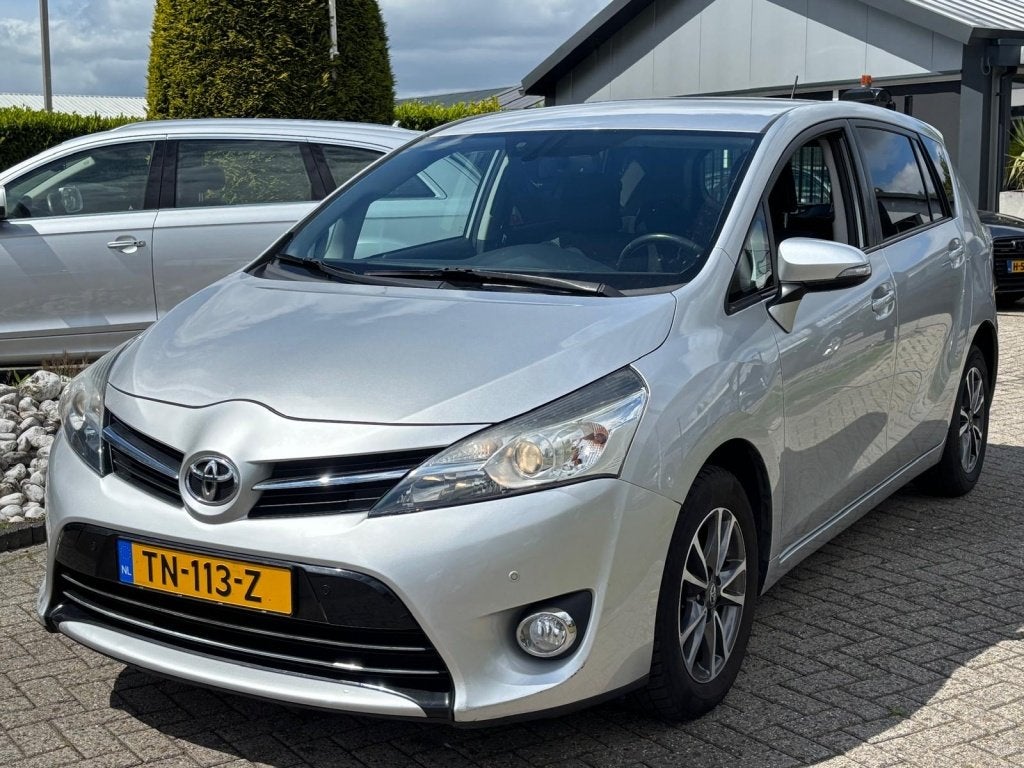 Toyota Verso 1.8 VVTI Benzine 2013 Grijs Trekhaak Hoogzitter, Auto's, Euro 5, Gebruikt, 4 cilinders, Handgeschakeld