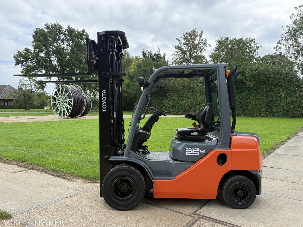 Toyota 2.5 tonner diesel triplex 6M Sideshift vorkversteller, Info@vanbeurdenheftrucks.nl, Diesel, Heftruck, Ophalen of Verzenden