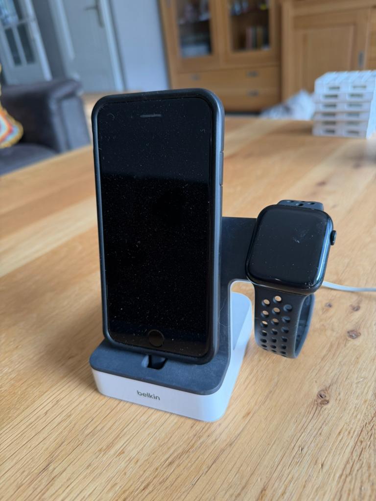 Belkin combilader voor Apple, Telecommunicatie, Mobiele telefoons | Telefoon-opladers, Ophalen, Zo goed als nieuw, Apple iPhone
