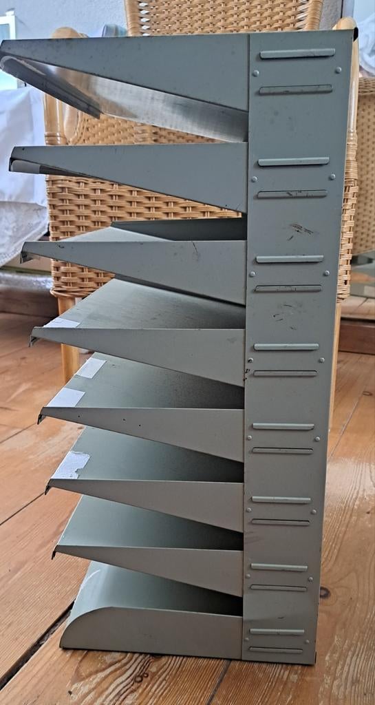 Vintage industrieel metalen sorteerrek / postvak – 8 vakken, Ophalen