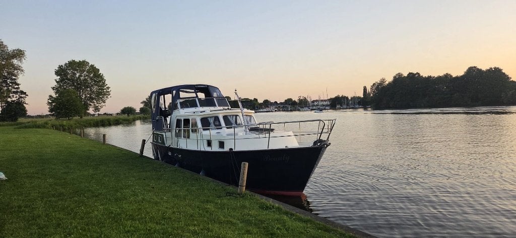 Schuttevaer Vripack 10.50 bj 2000 Mercedes-Benz, Watersport en Boten, Gebruikt, Binnenboordmotor, Diesel, 85 cm