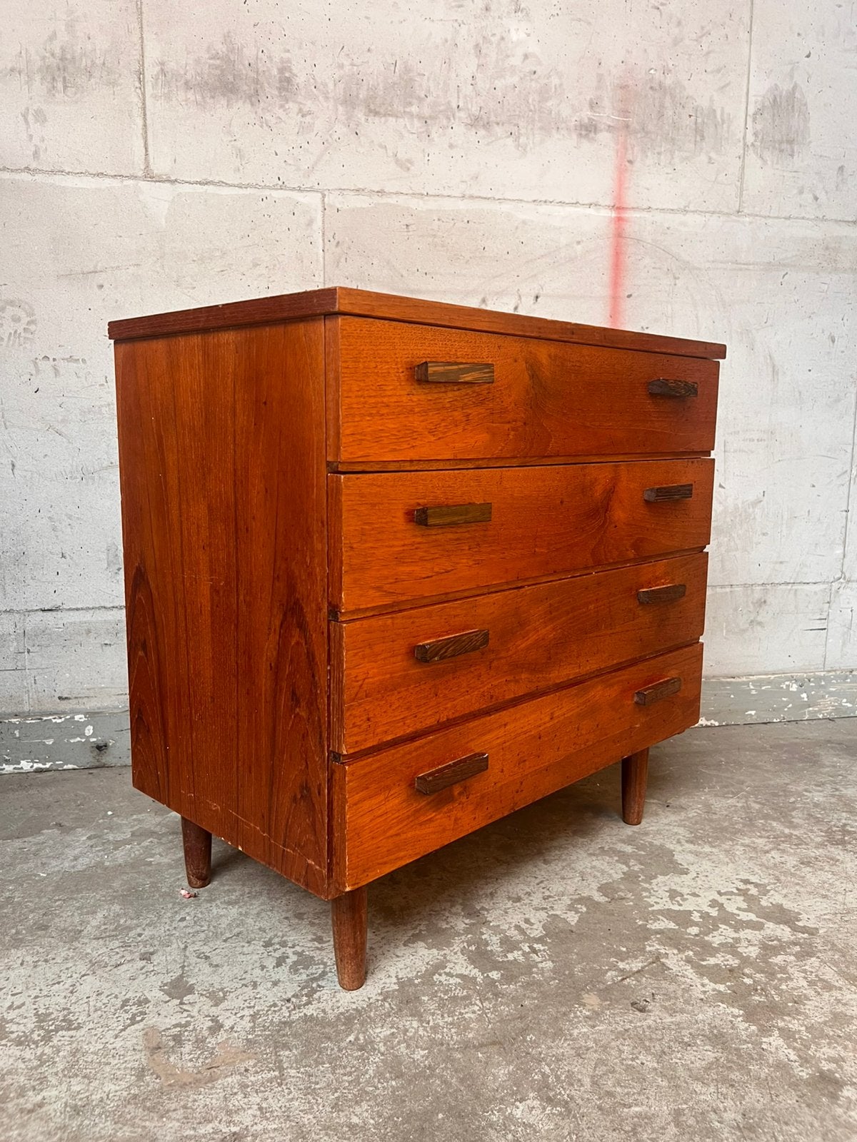 Vintage ladekastje teak fineer | 4 lades kastje, Huis en Inrichting, Gebruikt, ., 3 of 4 laden, .