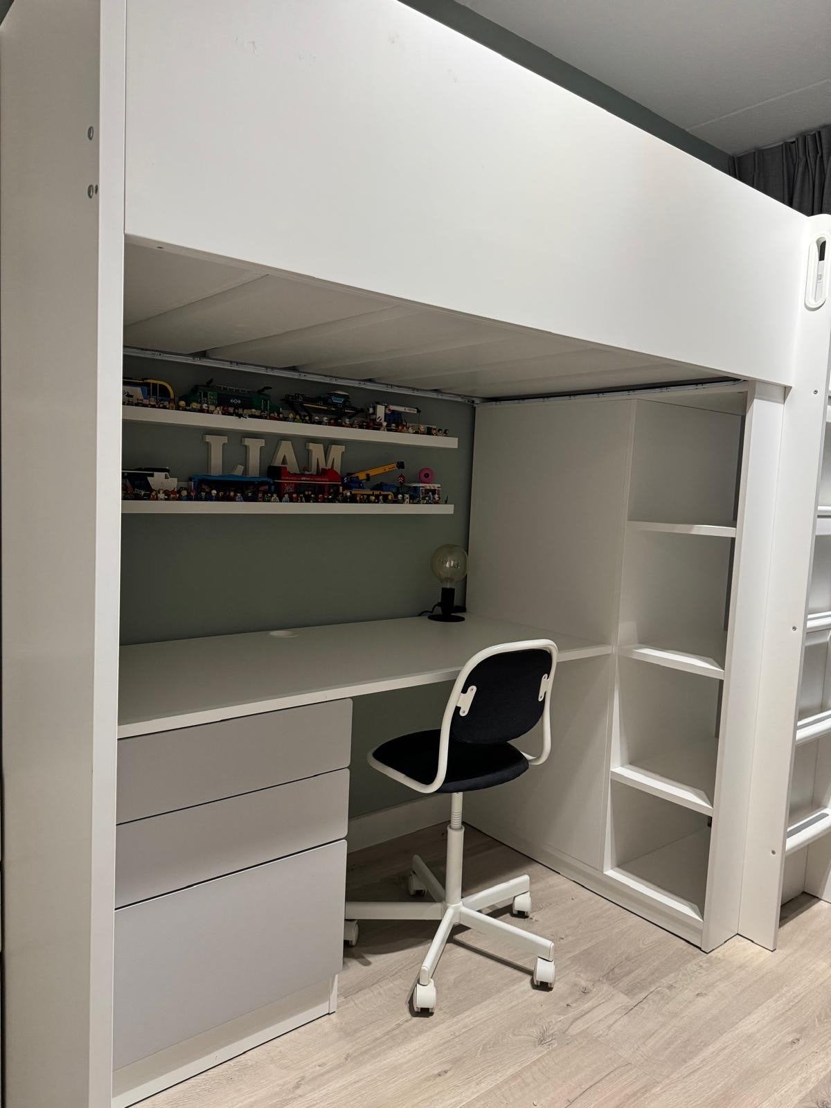 Foto 8 van IKEA Hoogslaper met bureau en opbergruimte -Zo goed als nie