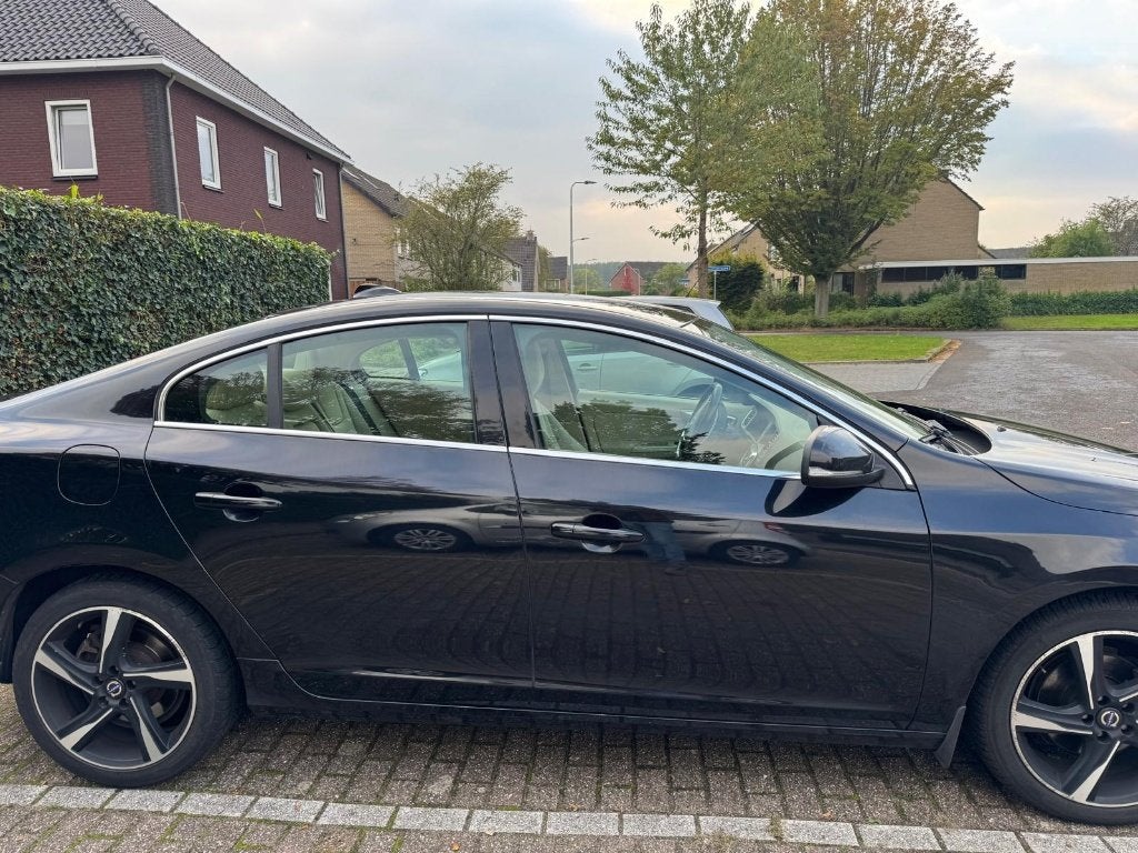 Volvo S60 D3 Momentum 163 PK Automaat., Verwarmde buitenspiegels, Stof, Beige, 4 cilinders