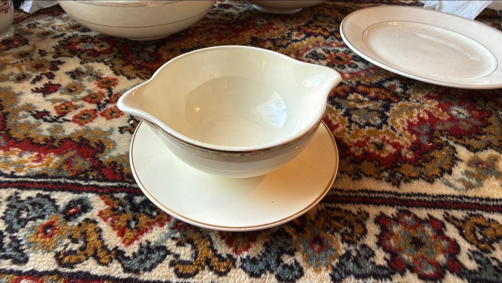 Vintage Maastrichts Aardewerk Servies - Crèmekleurig met Gou, Ophalen