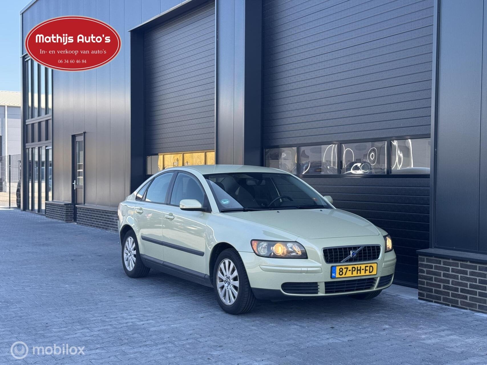 Volvo S40 1.8 Nette staat! Airco Cruise LM velgen!, Auto's, Voorwielaandrijving, 125 pk, 4 cilinders, Handgeschakeld
