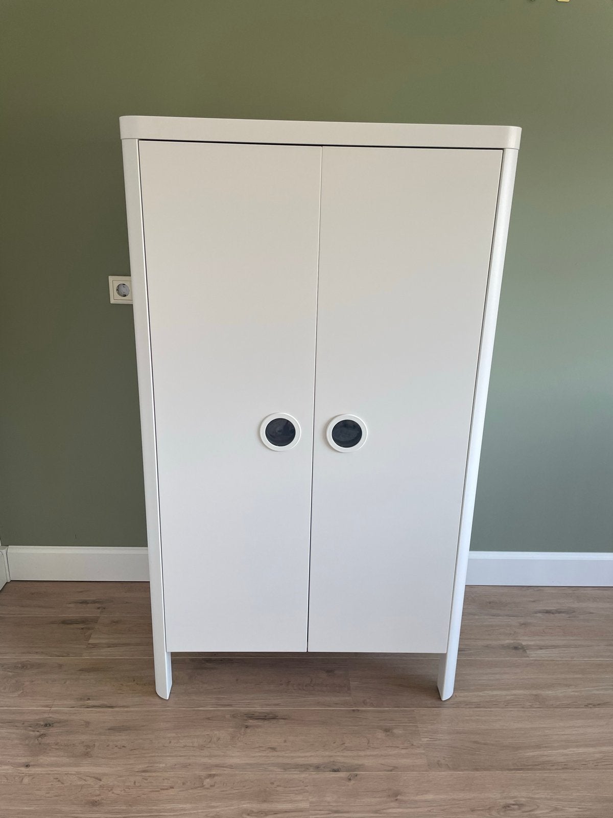 Kinderkamer Witte kast met planken - Zo goed als nieuw, Kinderen en Baby's, Kinderkamer | Commodes en Kasten, Zo goed als nieuw