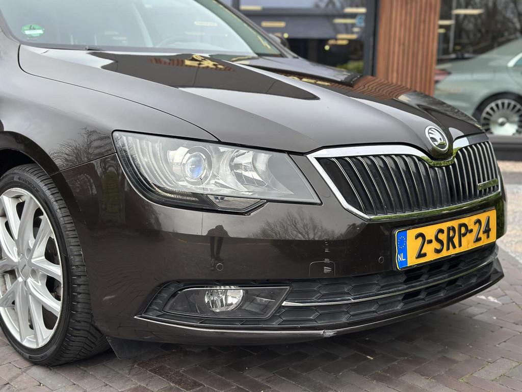 Skoda Superb Combi 1.6 TDI Sprint Pro Alcantara Xenon Naviga, Auto's, Skoda, Voorwielaandrijving, Gebruikt, Zwart, 4 cilinders