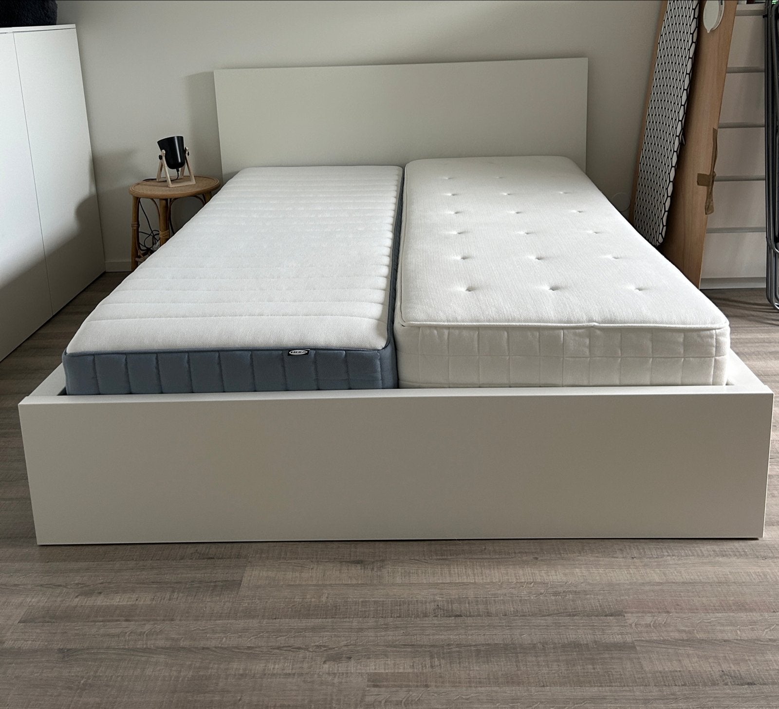 IKEA Malm bed + 2matrassen+ verstelbare Auping spiraalbodems, Ophalen, Gebruikt, Wit, Tweepersoons