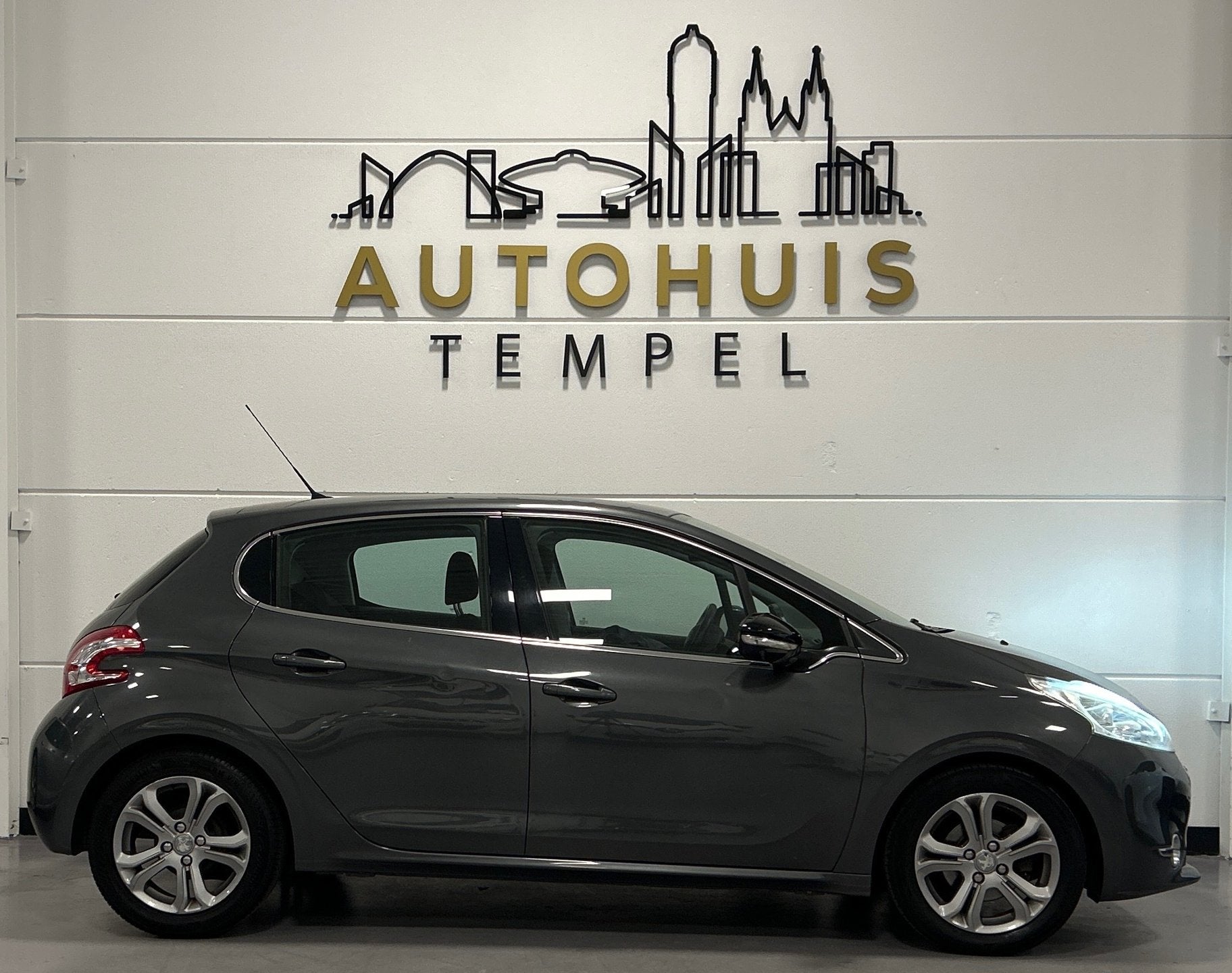 Peugeot 208 1.2 VTi Allure Airco Climate Bluetooth Isofix 5D, Auto's, Voorwielaandrijving, Euro 5, Stof, Gebruikt