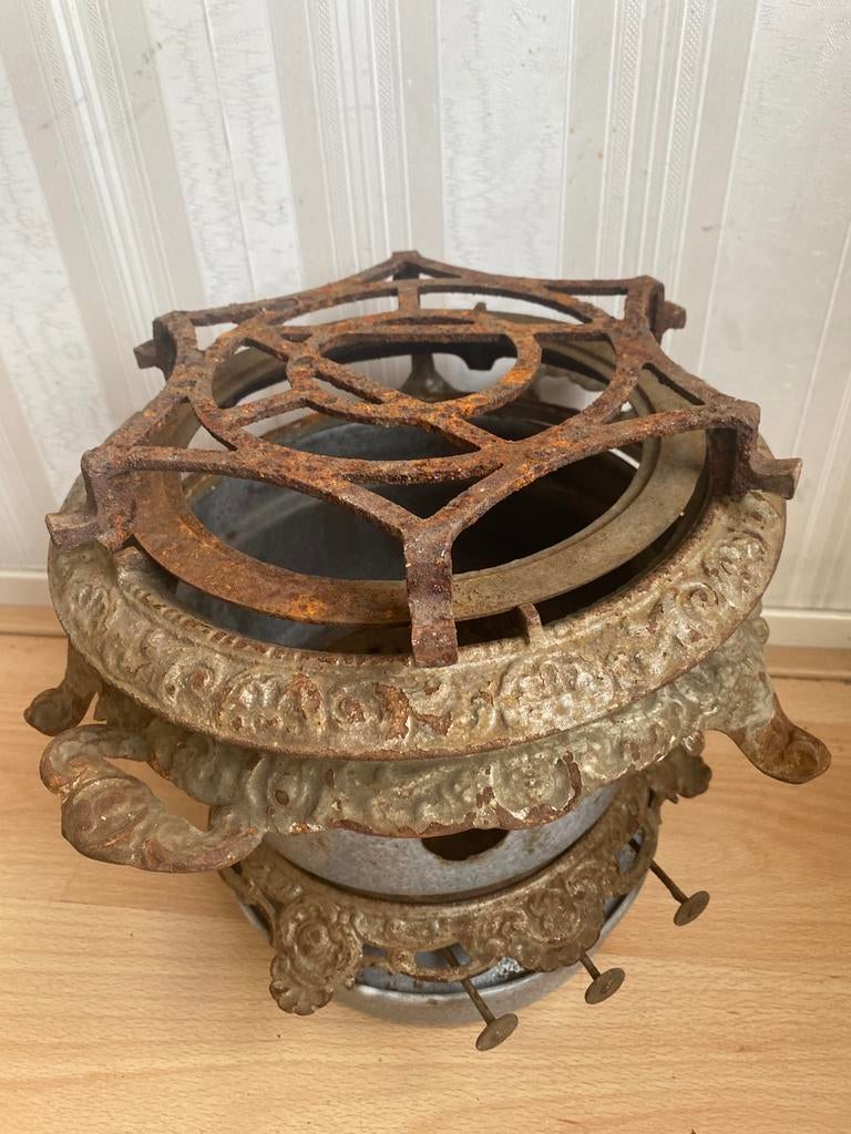 Antique cast iron kerosine  stove, Huis en Inrichting, Woonaccessoires | Etagères, Ophalen of Verzenden, Gebruikt