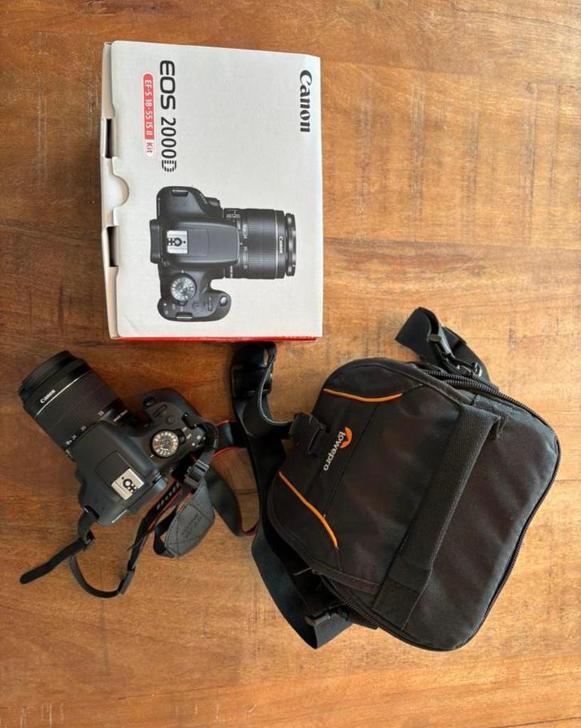 Canon EOS 2000D - Complete Set + Accessoires, Spiegelreflex, Canon, Ophalen of Verzenden, Zo goed als nieuw