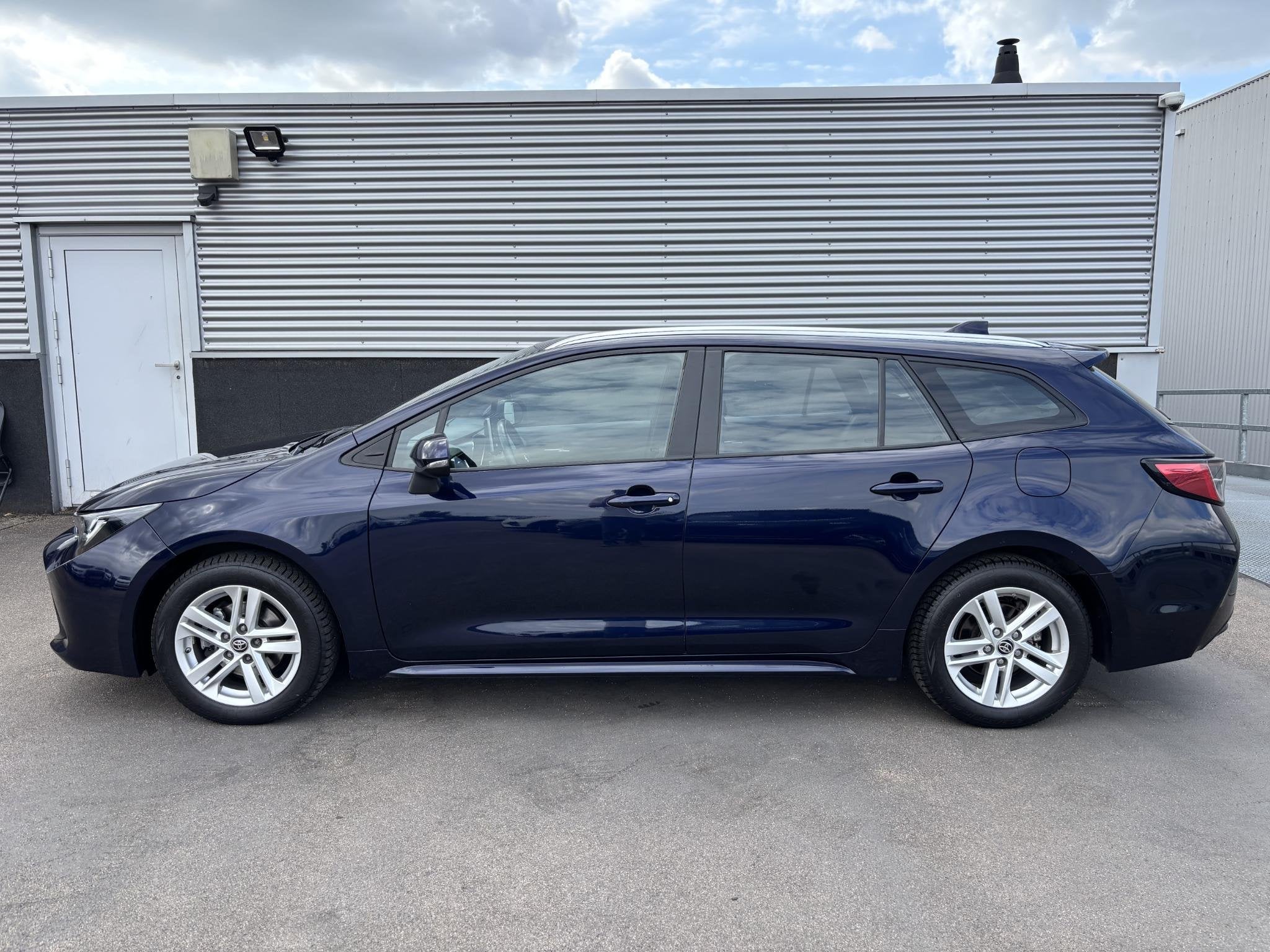 Toyota Corolla Touring Sports 1.8 Hybrid Active Navigatie Ap, Auto's, 1345 kg, Gebruikt, 4 cilinders, Blauw