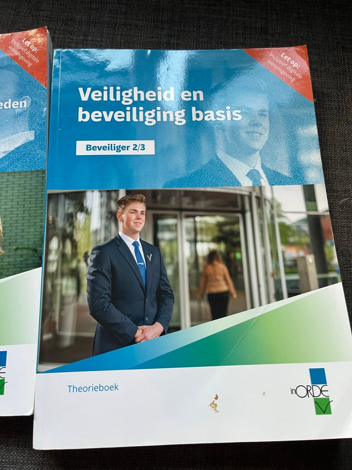 Beveiliger 2/3 Theorieboeken: Veiligheid en Wet- en regelgev, Boeken, Ophalen of Verzenden, Gelezen, Overige niveaus, Overige vakken