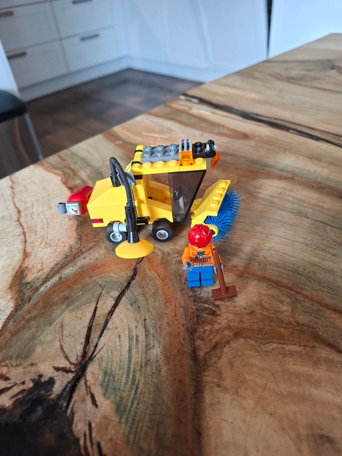 lego city straatveegmachine 7242, Ophalen of Verzenden, Zo goed als nieuw