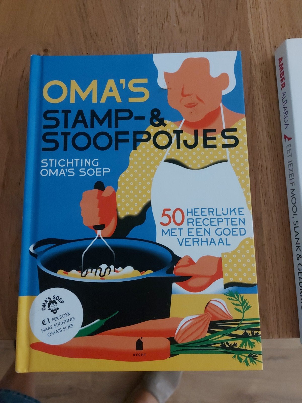 Stichting Oma's Soep - Oma's stamp- & stoofpotjes, Boeken, Kookboeken, Ophalen, Zo goed als nieuw, Stichting Oma's Soep