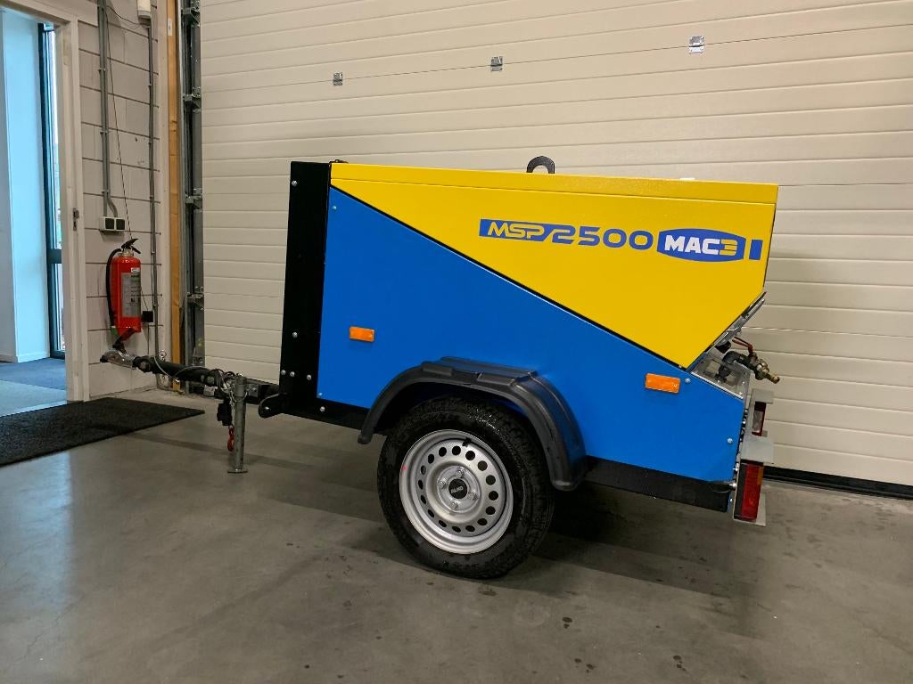 MAC3 MOBIELE SCHROEFCOMPRESSOR MSP2500 | 2,5 m³/min., Zakelijke goederen, Machines en Bouw | Pompen en Compressoren, Ophalen