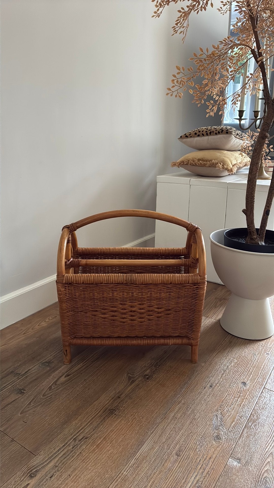 Lectuurbak  vintage rotan Indonesië met hartjesdetails, Ophalen, Meerdere vakken, Gebruikt, Natuurlijk materiaal