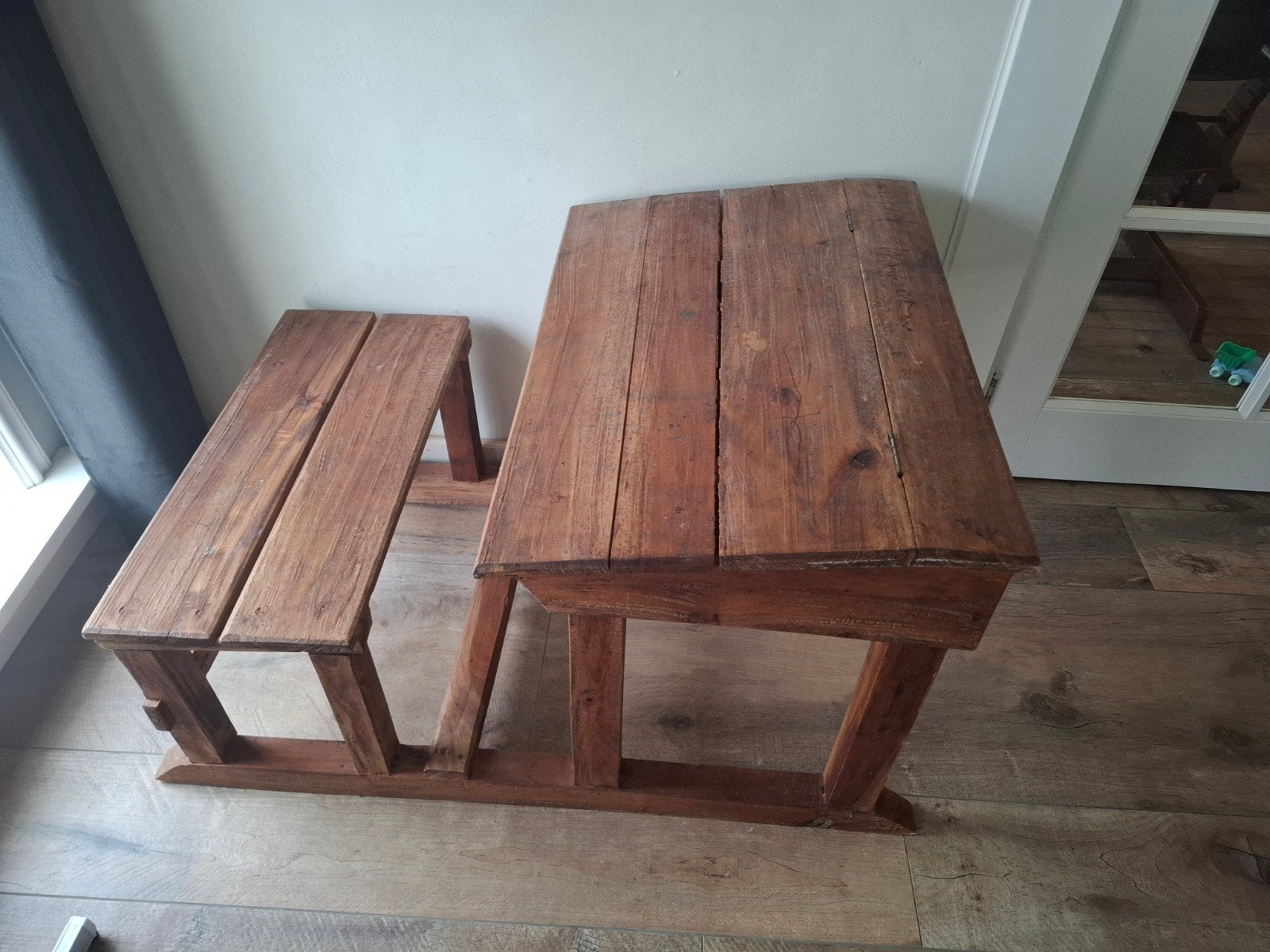 Vintage houten schoolbankje met bankje, Ophalen